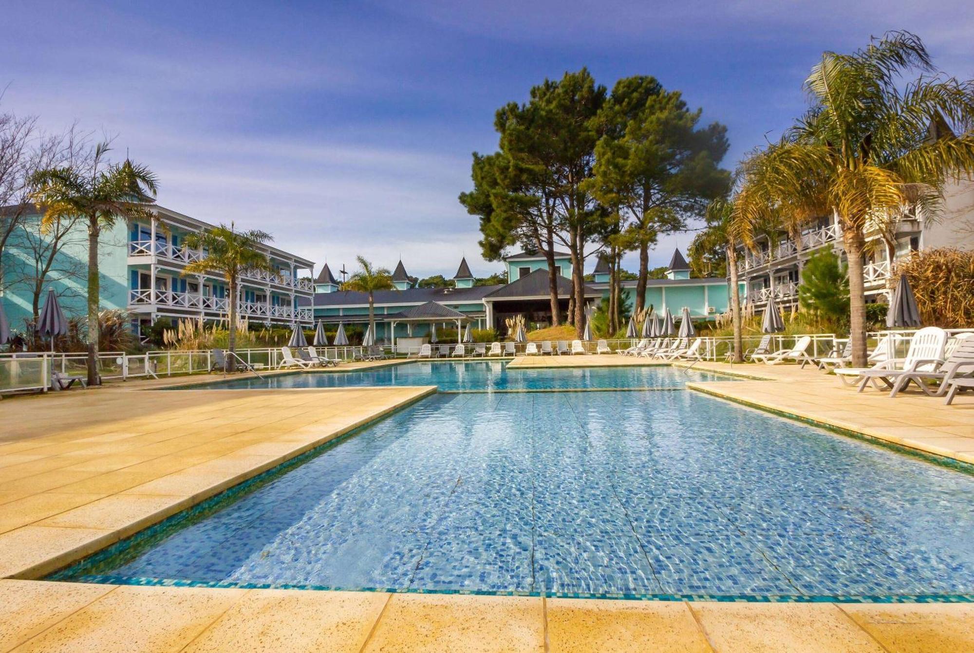 Howard Johnson Hotel & Convention Center Madariaga - Carilo Cariló Exterior foto